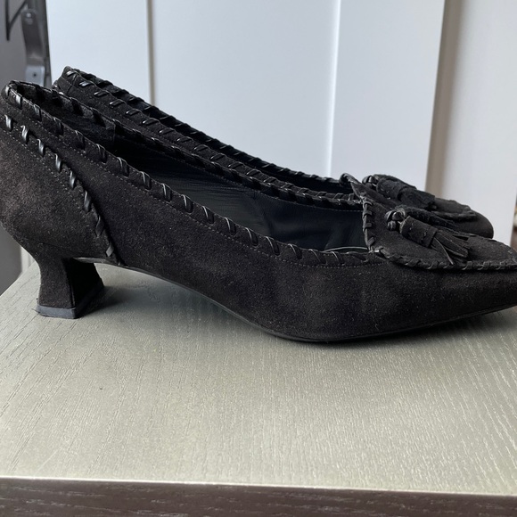 Womens Stuart Weitzman Barclo Black Suede Kitten Heel Shoe Size 7.5 US. - Picture 4 of 4